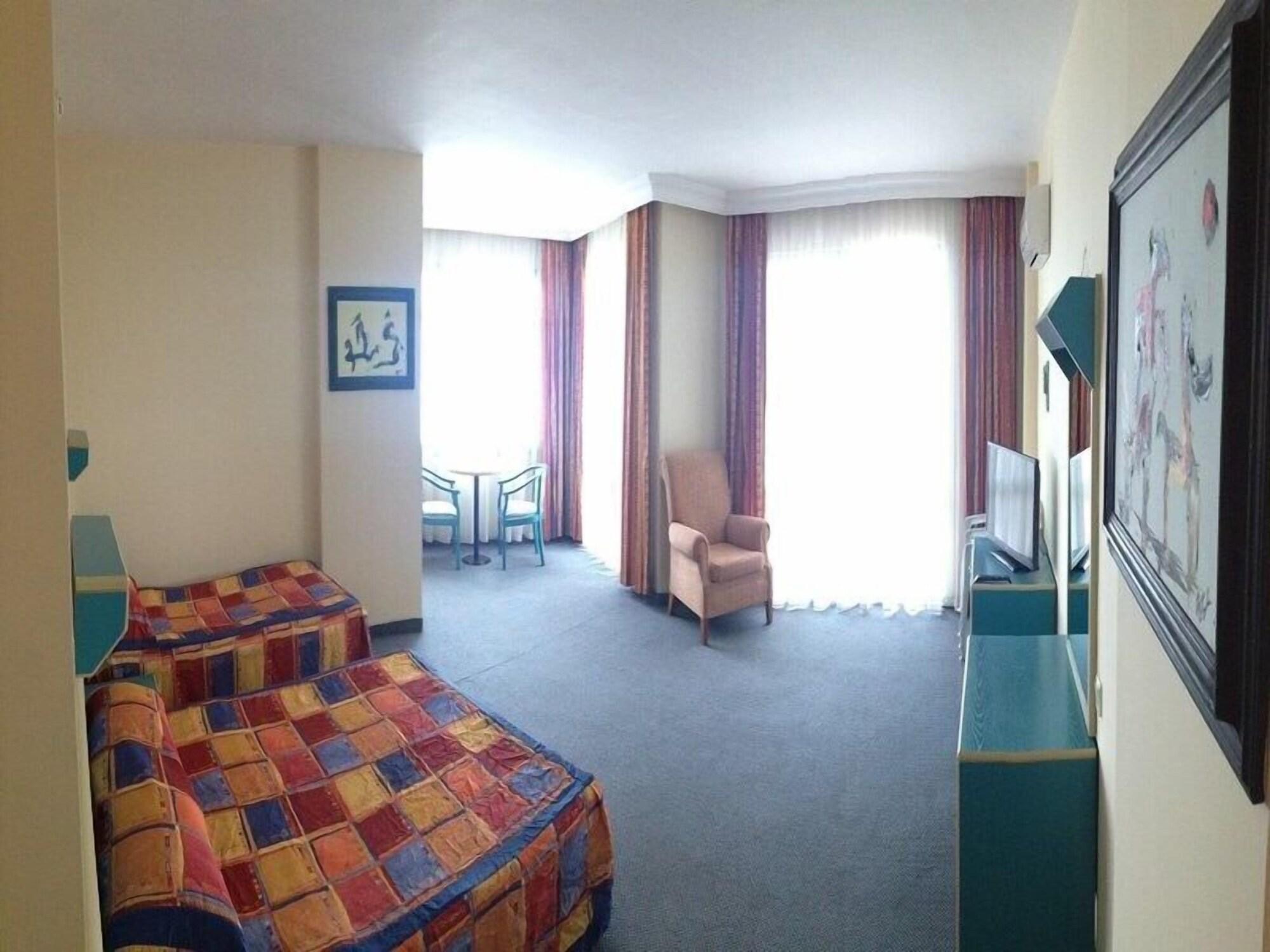 Merlin Beach Park Hotel Tosmur Extérieur photo