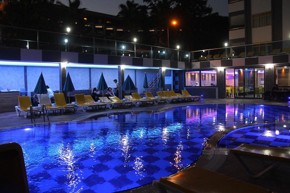Merlin Beach Park Hotel Tosmur Extérieur photo